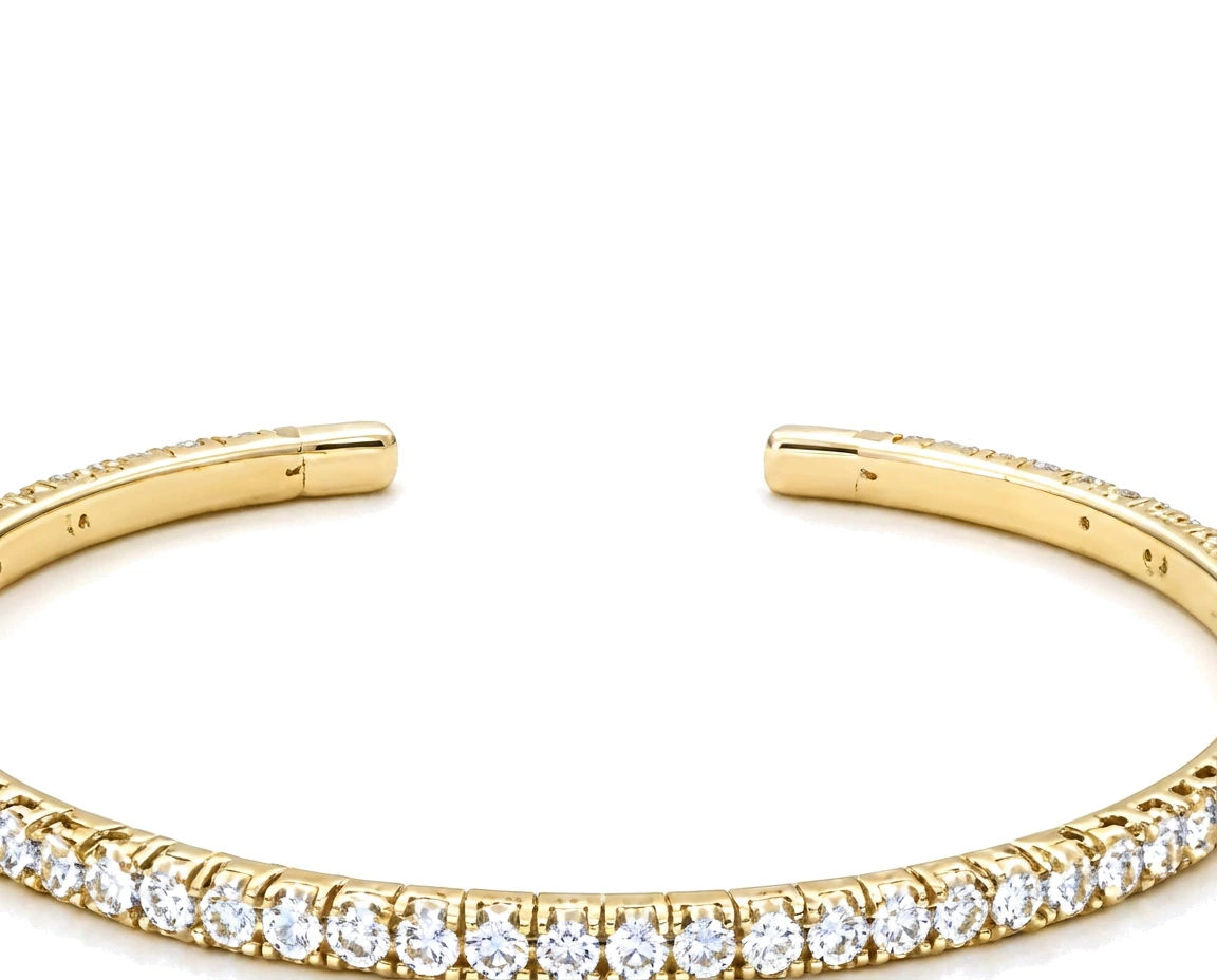 Brazalete flexible con diamantes — detalle