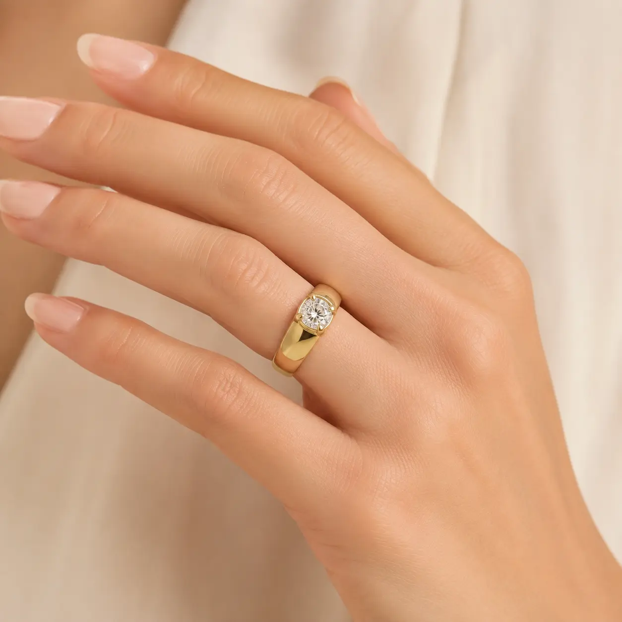 Anillo de Compromiso Solitario con Banda Gruesa Amarilla