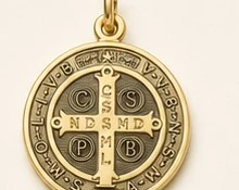 Medalla San Benito — detalle