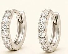 Arete Huggie con Diamantes — detalle