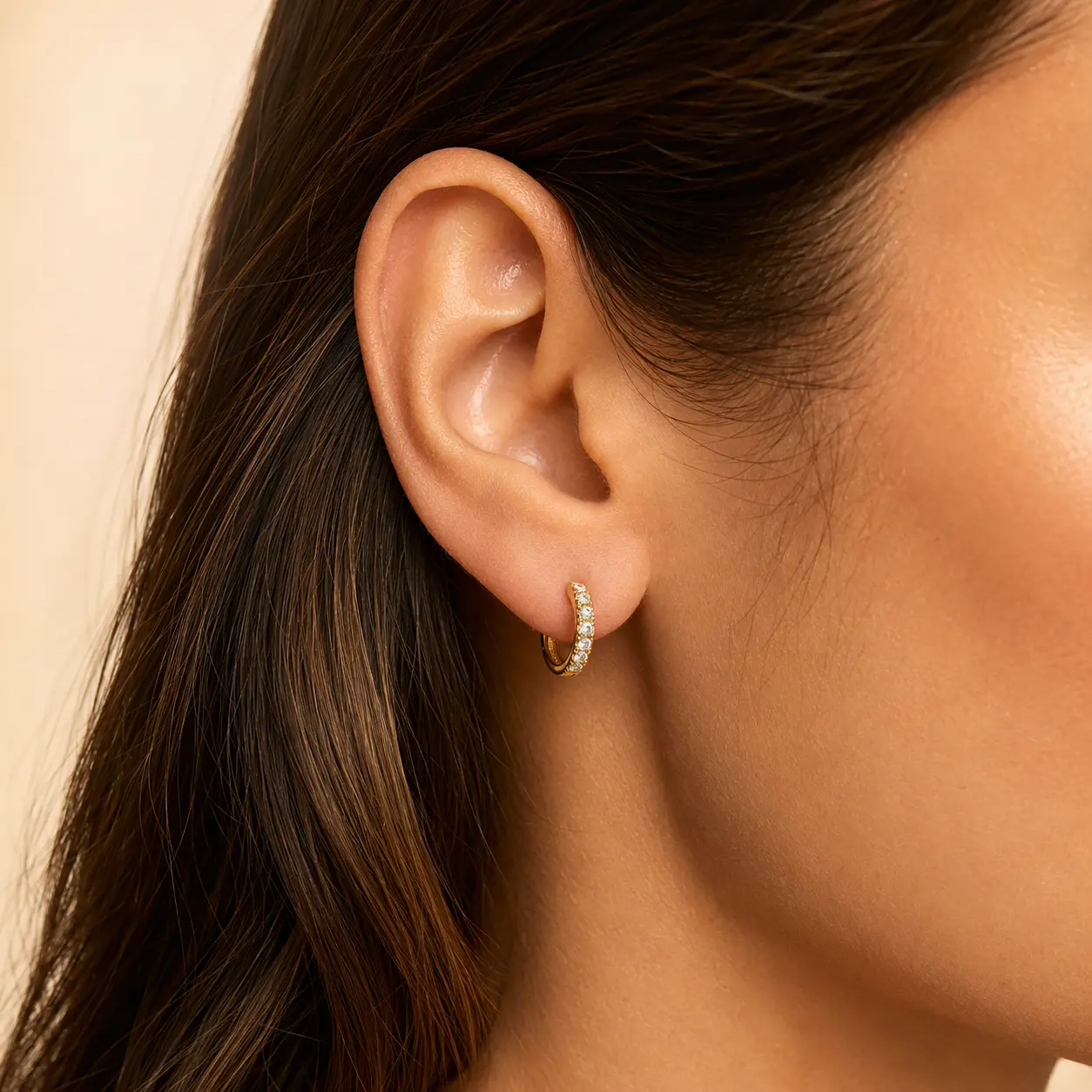 Arete Huggie con Diamantes