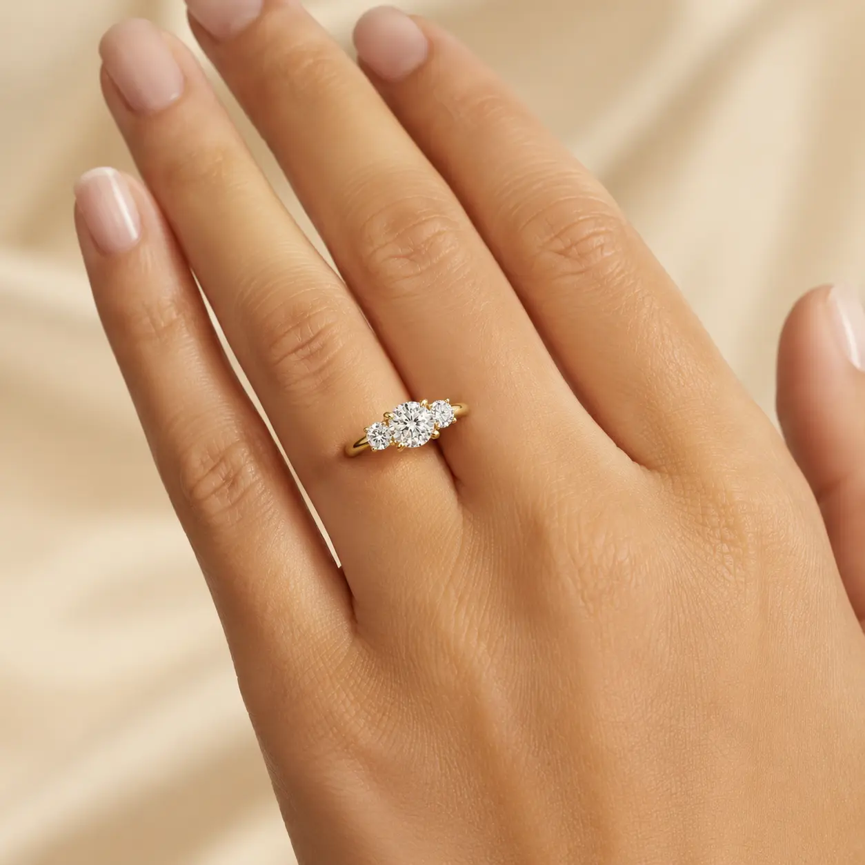 Anillo de Compromiso de Tres Piedras