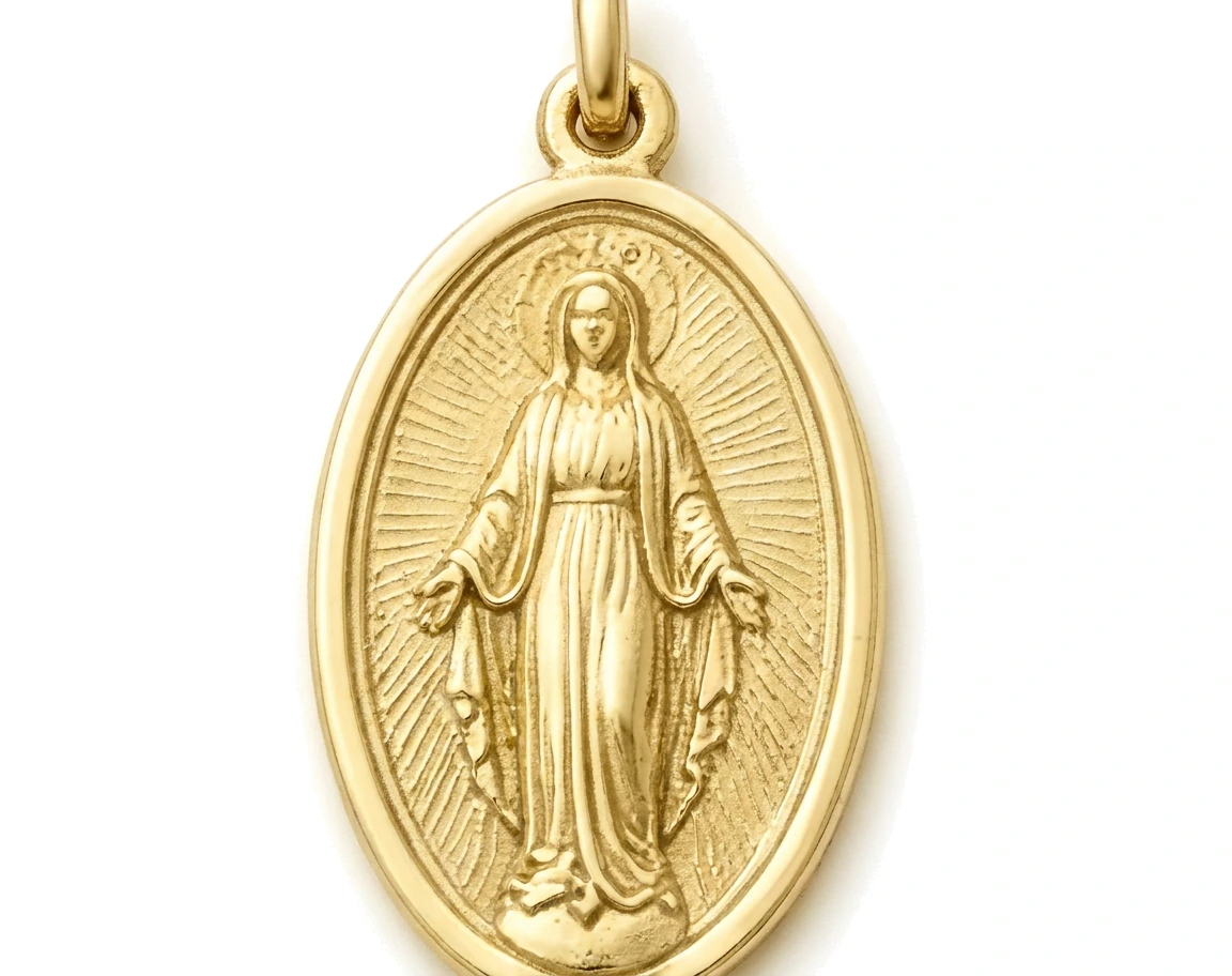Medalla Virgen María — detalle