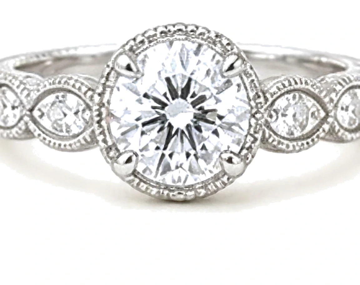 Anillo de Compromiso Vintage con Milgrain — detalle