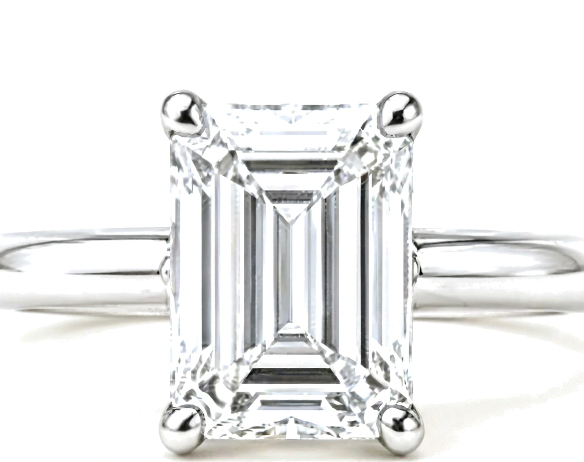 Anillo de Compromiso Solitario Corte Esmeralda — detalle