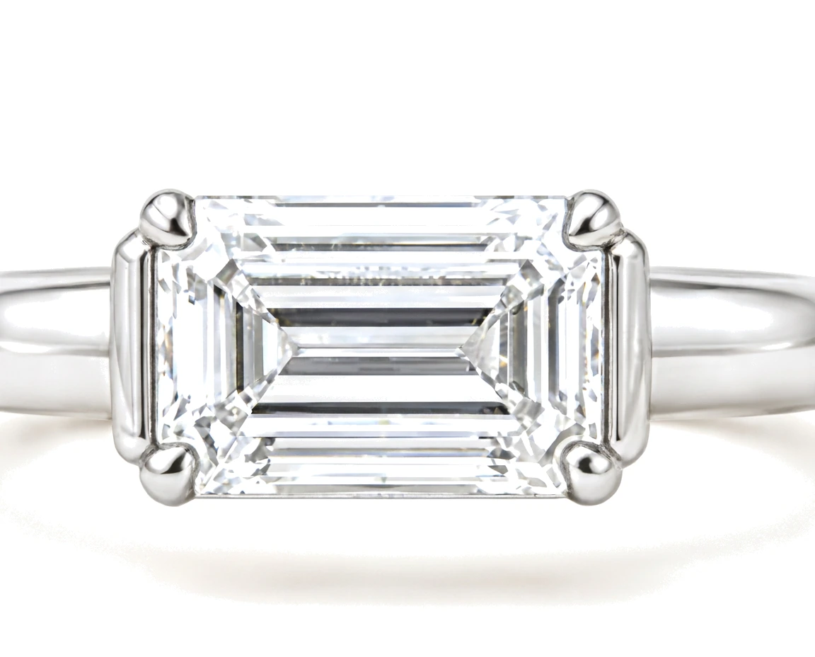 Anillo de Compromiso Esmeralda East-West — detalle