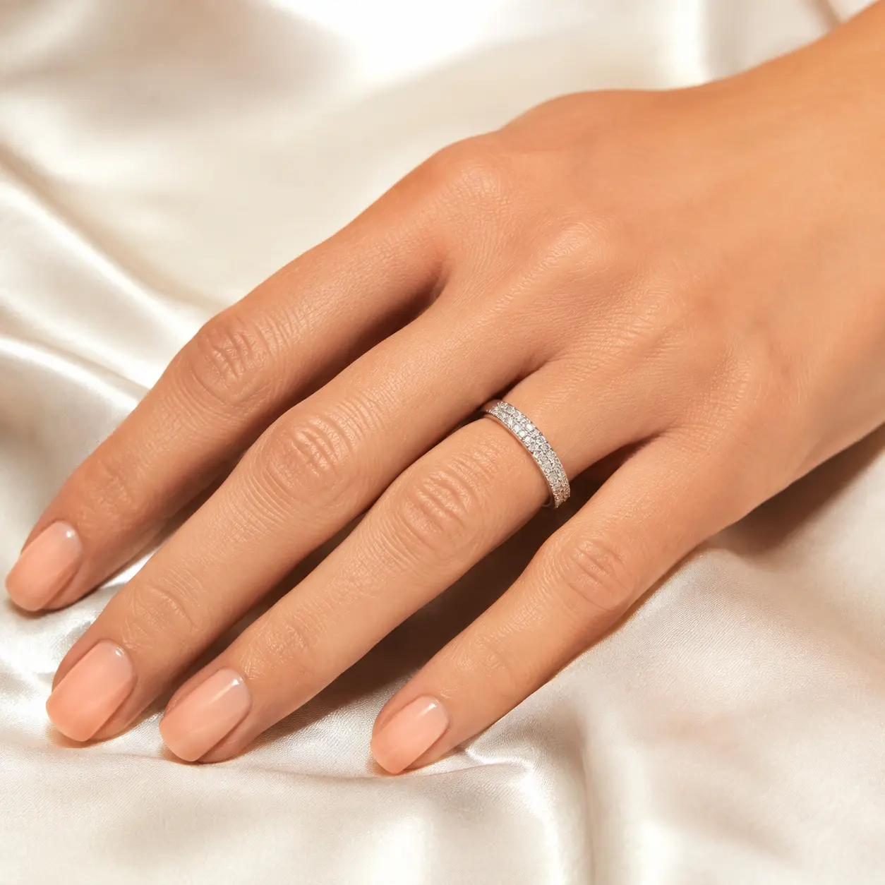 Alianza con Pavé de Diamantes