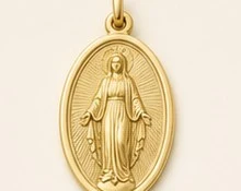 Medalla Virgen María — detalle