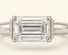 Anillo de Compromiso Esmeralda East-West — detalle